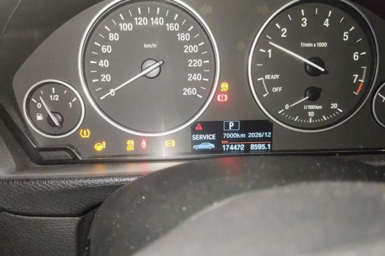 Used BMW 3 Series 2017 318Li Fashion Model Odometer Close Up