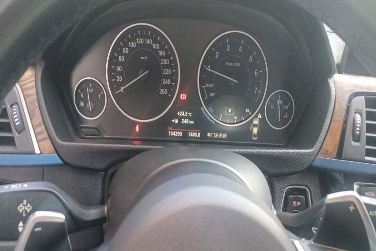 Used BMW 3 Series 2017 320i M Sport Odometer Close Up