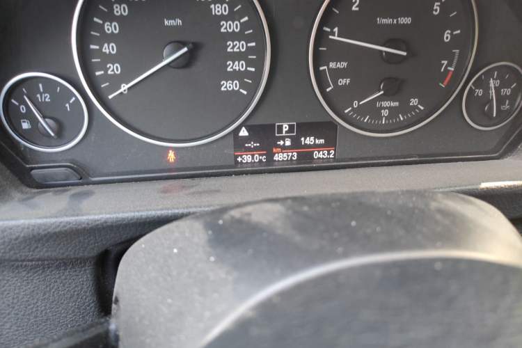 Used BMW 3 Series 2017 320Li xDrive Fashion Model Odometer Close Up
