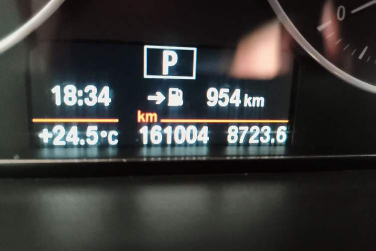 Used BMW 3 Series 2017 320Li Fashion Model Odometer Close Up