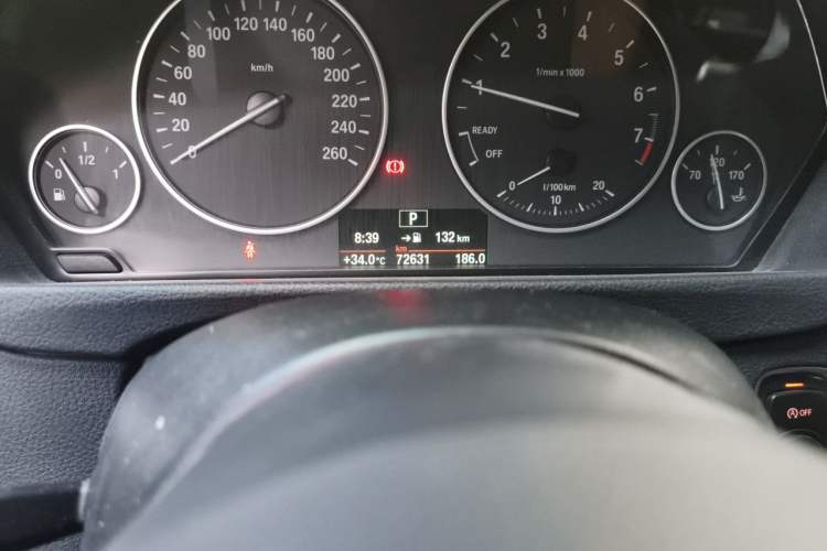 Used BMW 3 Series 2017 320Li Fashion Model Odometer Close Up