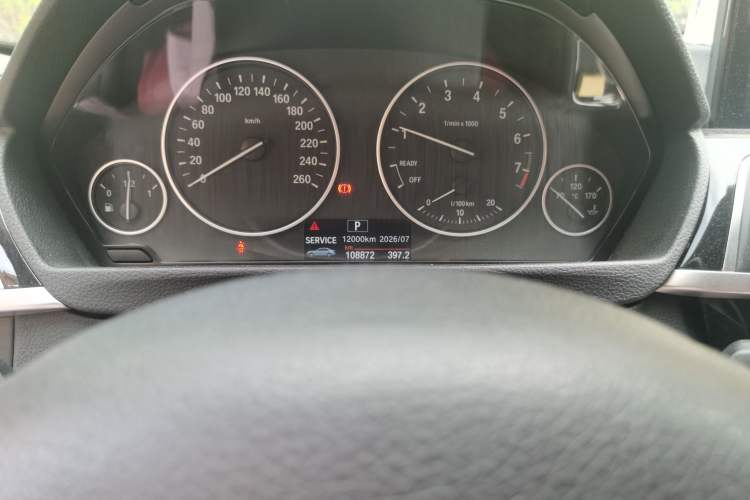 Used BMW 3 Series 2017 318Li Fashion Model Odometer Close Up