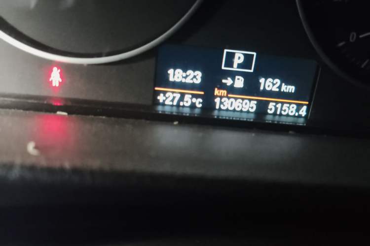 Used BMW 3 Series 2017 320Li Fashion Model Odometer Close Up