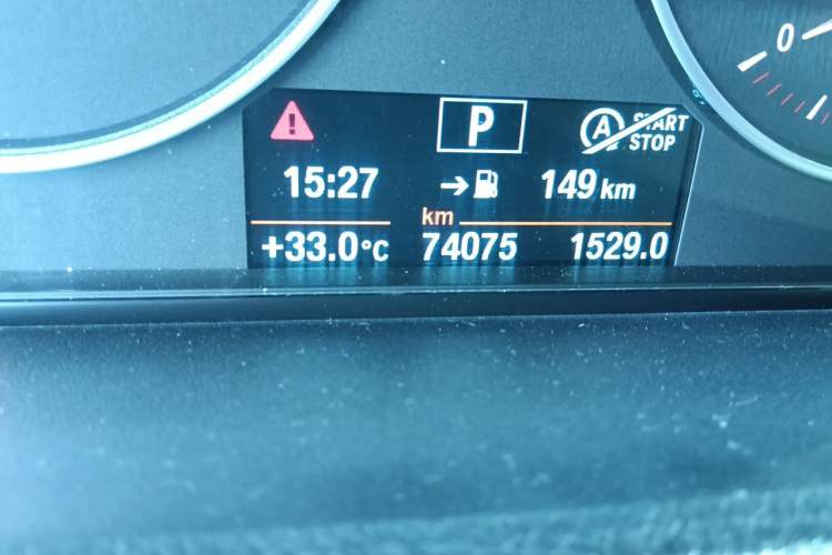 Used BMW 3 Series 2017 320i M Sport Odometer Close Up