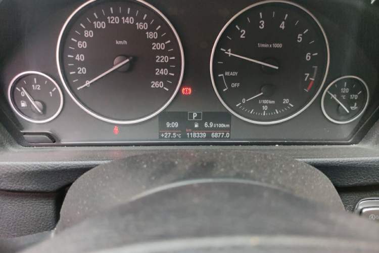 Used BMW 3 Series 2017 320Li Fashion Model Odometer Close Up
