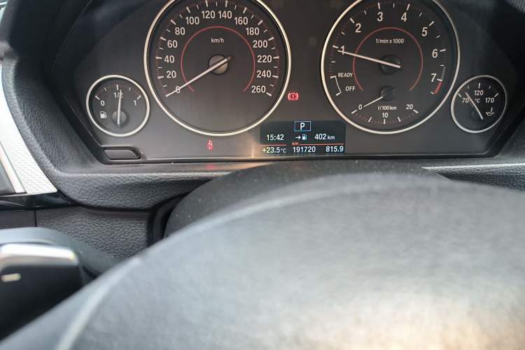 Used BMW 3 Series 2017 320i M Sport Odometer Close Up