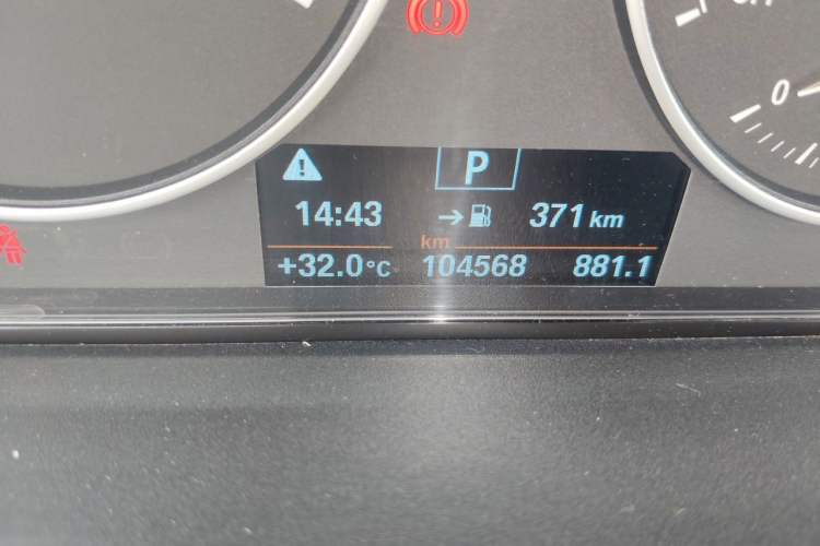 Used BMW 3 Series 2017 320Li Fashion Model Odometer Close Up