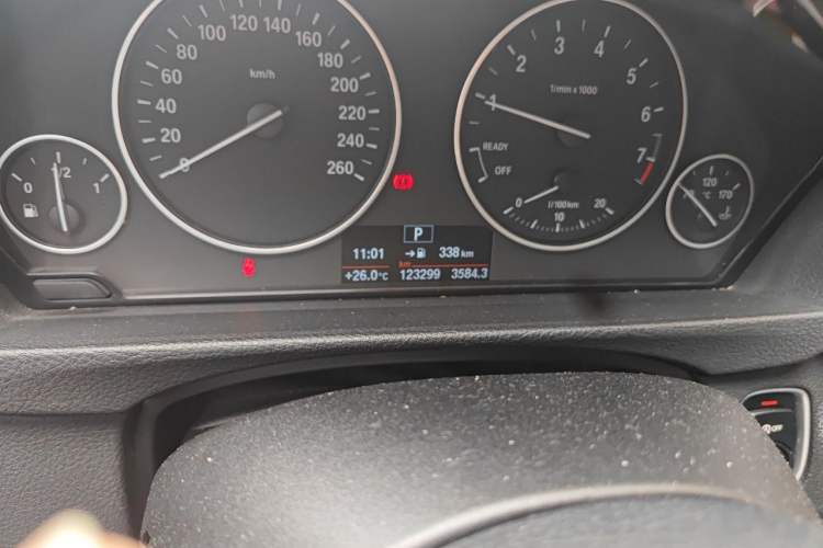 Used BMW 3 Series 2017 320Li Fashion Model Odometer Close Up