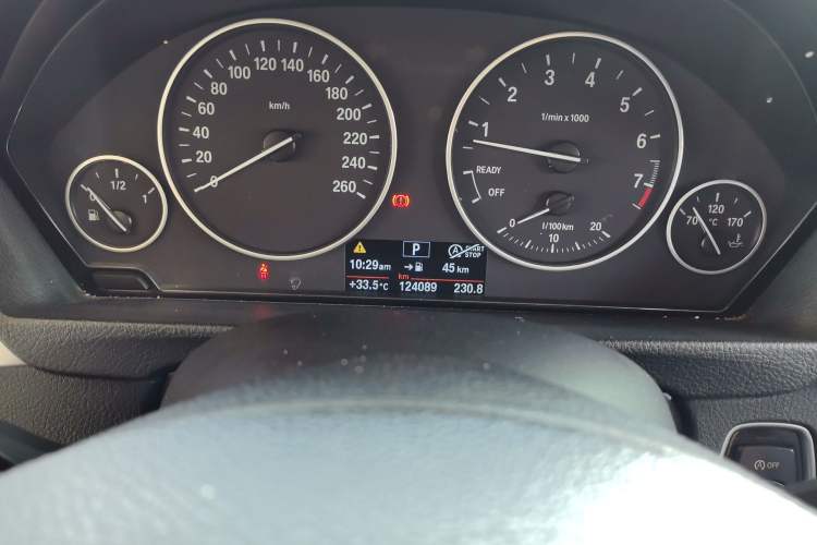 Used BMW 3 Series 2017 320Li Fashion Model Odometer Close Up