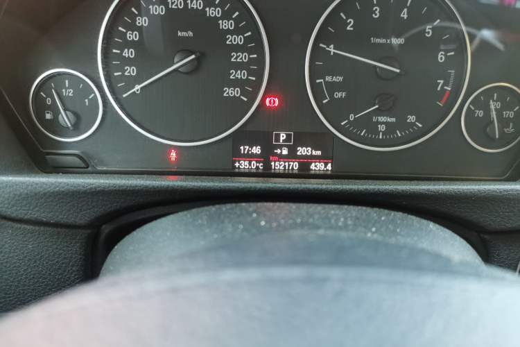 Used BMW 3 Series 2017 320Li Fashion Model Odometer Close Up