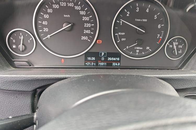 Used BMW 3 Series 2017 320Li Fashion Model Odometer Close Up