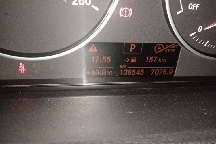 Used BMW 3 Series 2017 320Li Fashion Model Odometer Close Up