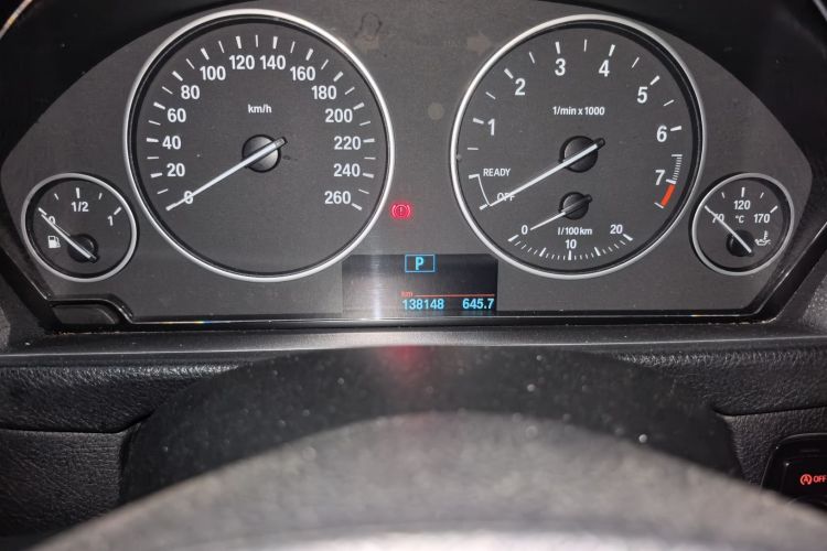 Used BMW 3 Series 2017 320Li Fashion Model Odometer Close Up