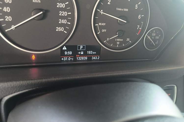 Used BMW 3 Series 2017 320Li Fashion Model Odometer Close Up