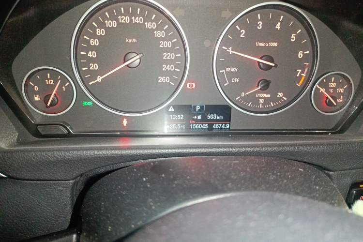 Used BMW 3 Series 2017 320Li Fashion Model Odometer Close Up