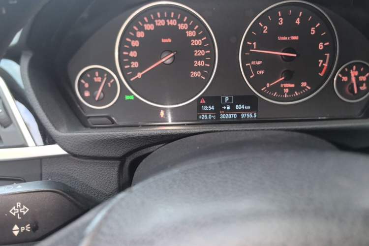 Used BMW 3 Series 2017 320Li Fashion Model Odometer Close Up