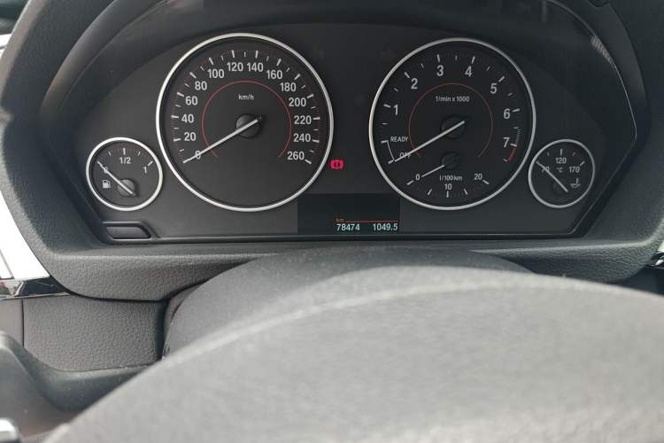 Used BMW 3 Series 2017 320i M Sport Odometer Close Up