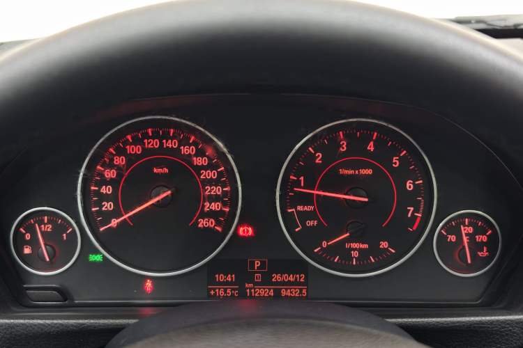 Used BMW 3 Series 2017 320i M Sport Odometer Close Up