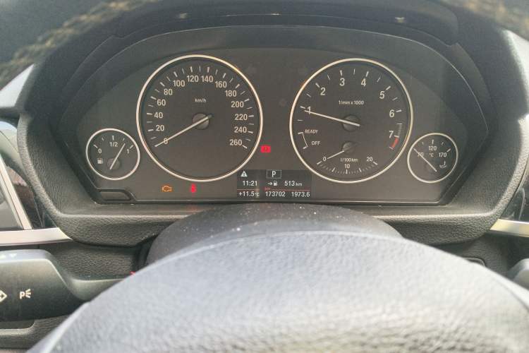 Used BMW 3 Series 2017 320Li Fashion Model Odometer Close Up