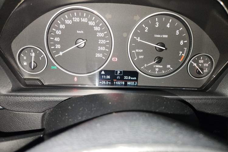 Used BMW 3 Series 2017 320Li Fashion Model Odometer Close Up