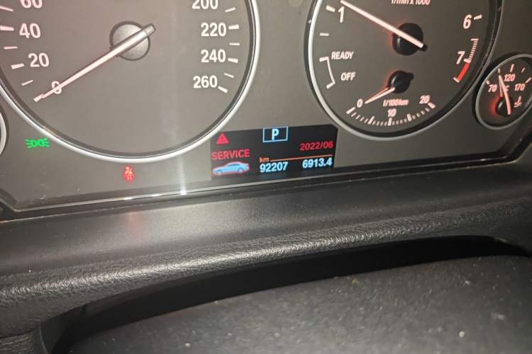Used BMW 3 Series 2017 320Li xDrive Fashion Model Odometer Close Up