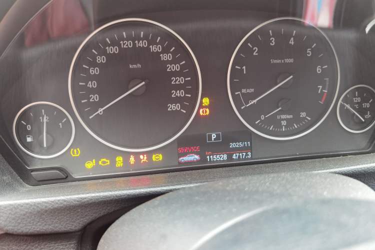 Used BMW 3 Series 2017 320Li Fashion Model Odometer Close Up