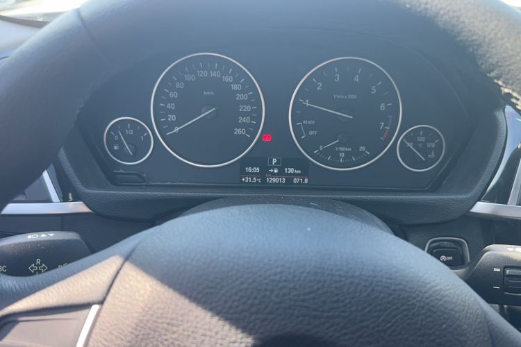 Used BMW 3 Series 2017 320Li Fashion Model Odometer Close Up