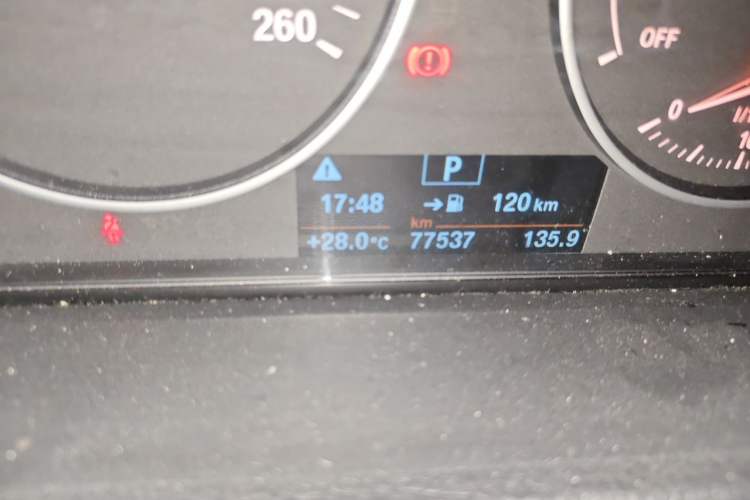 Used BMW 3 Series 2017 318Li Fashion Model Odometer Close Up