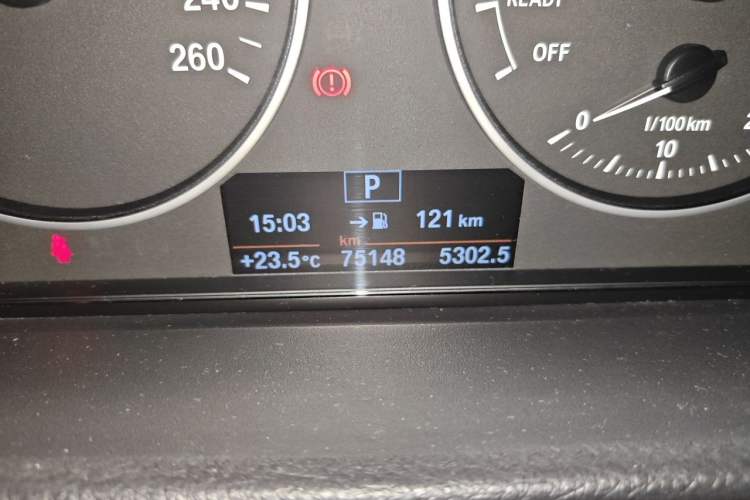 Used BMW 3 Series 2017 320Li Fashion Model Odometer Close Up