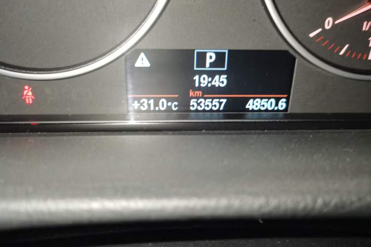 Used BMW 3 Series 2017 320i M Sport Odometer Close Up