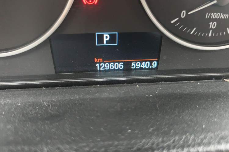 Used BMW 3 Series 2017 320Li Fashion Model Odometer Close Up