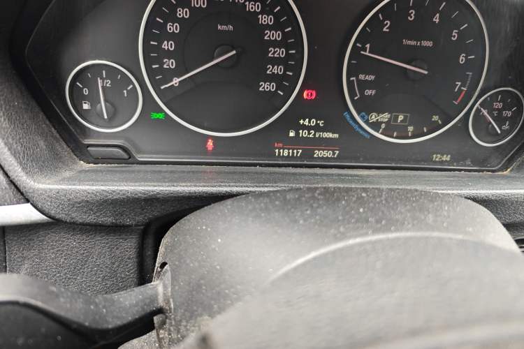 Used BMW 3 Series 2017 320Li Fashion Model Odometer Close Up