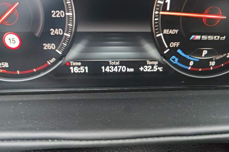 Used BMW 3 Series 2017 320i M Sport Odometer Close Up