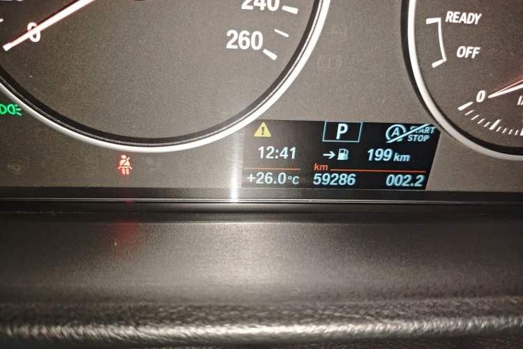 Used BMW 3 Series 2017 320Li Fashion Model Odometer Close Up