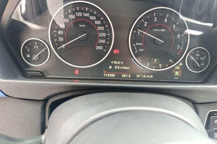 Used BMW 3 Series 2017 320i M Sport Odometer Close Up