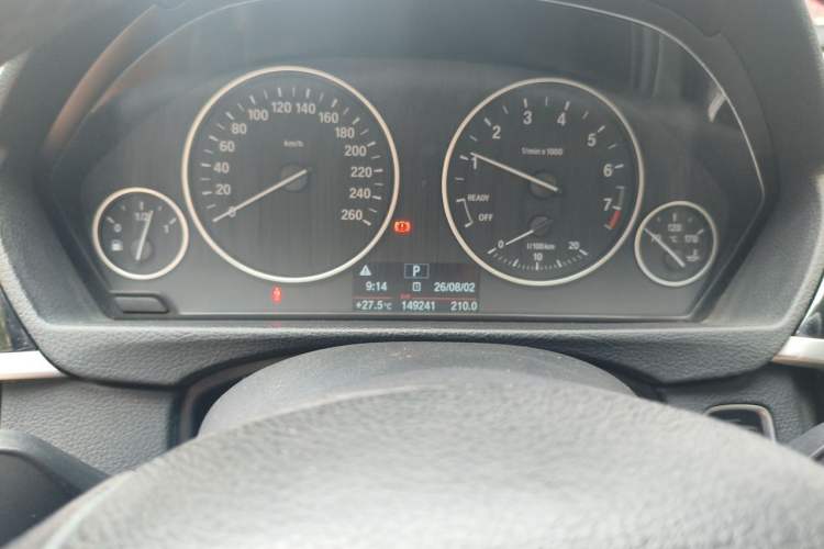 Used BMW 3 Series 2017 320Li Fashion Model Odometer Close Up