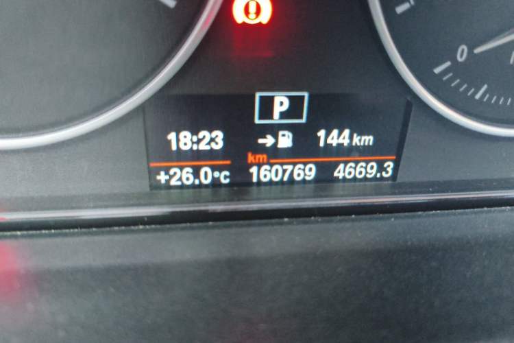 Used BMW 3 Series 2017 320Li Fashion Model Odometer Close Up