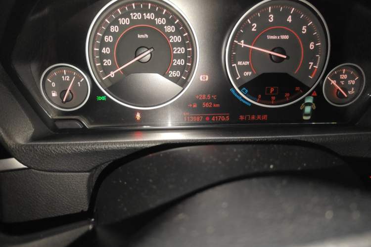 Used BMW 3 Series 2017 320Li Fashion Model Odometer Close Up