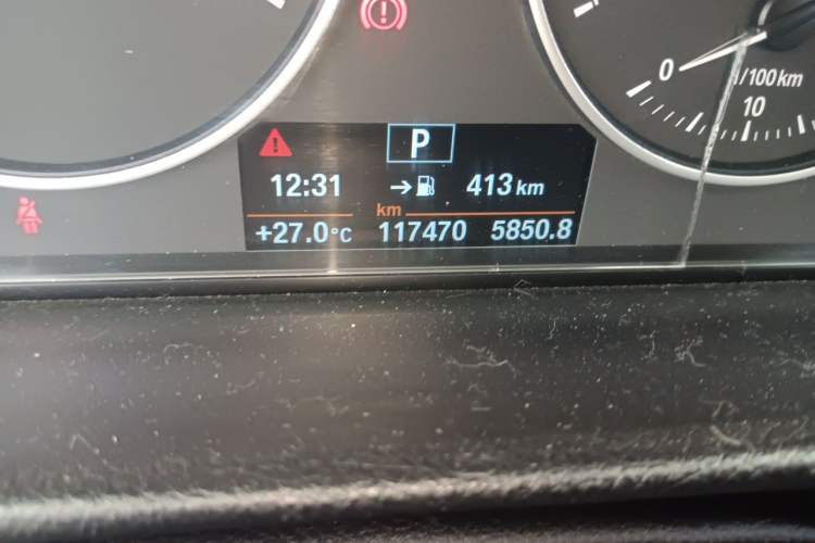 Used BMW 3 Series 2017 320Li Fashion Model Odometer Close Up
