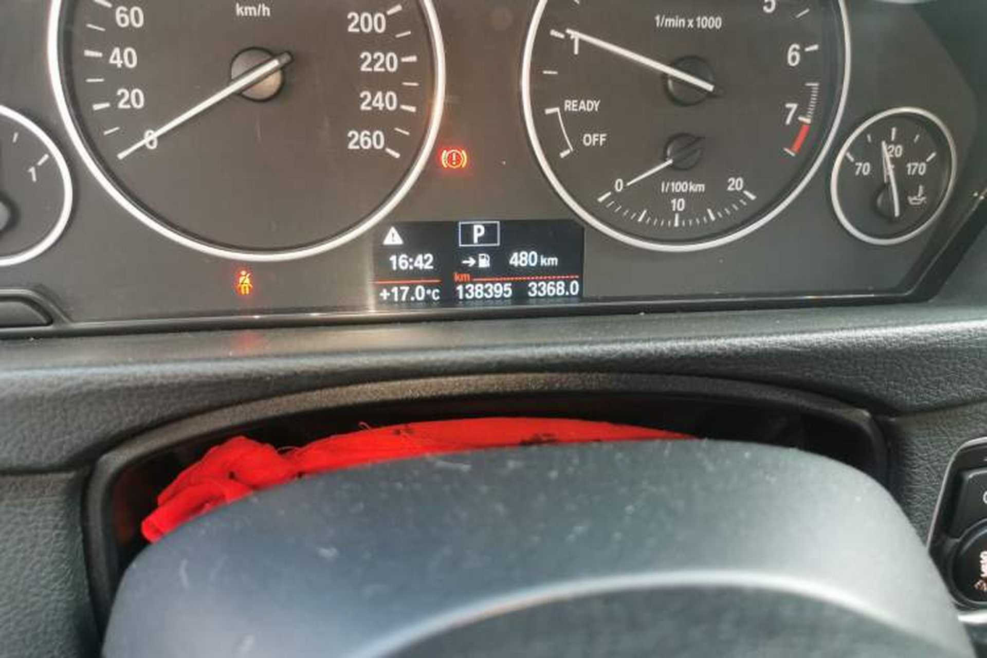 Used BMW 3 Series 2017 320Li Fashion Model Odometer Close Up