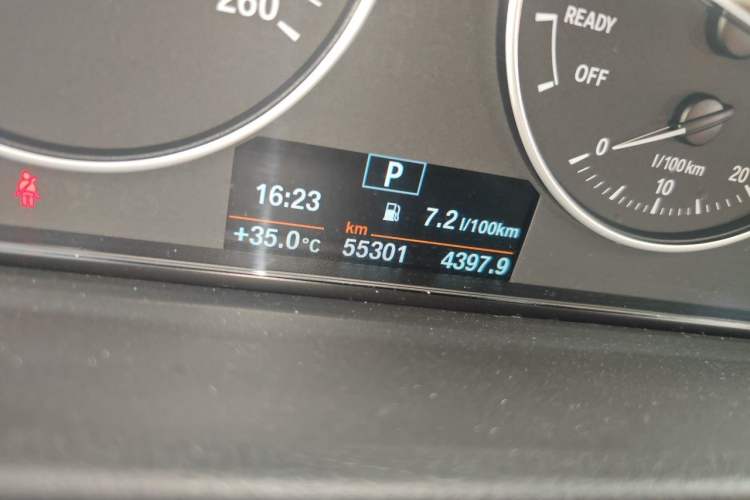 Used BMW 3 Series 2017 320Li Fashion Model Odometer Close Up