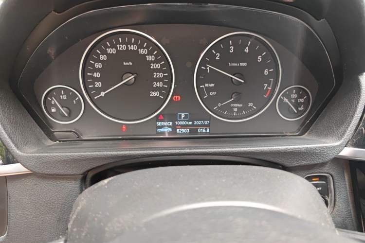 Used BMW 3 Series 2017 320Li Fashion Model Odometer Close Up