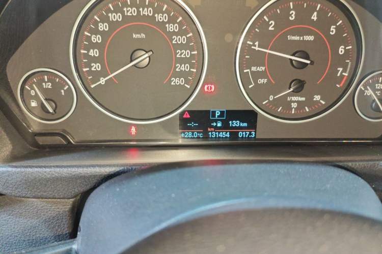 Used BMW 3 Series 2017 320i M Sport Odometer Close Up