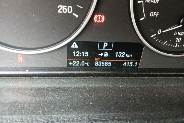 Used BMW 3 Series 2017 320Li Fashion Model Odometer Close Up