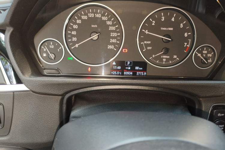 Used BMW 3 Series 2017 320Li Fashion Model Odometer Close Up