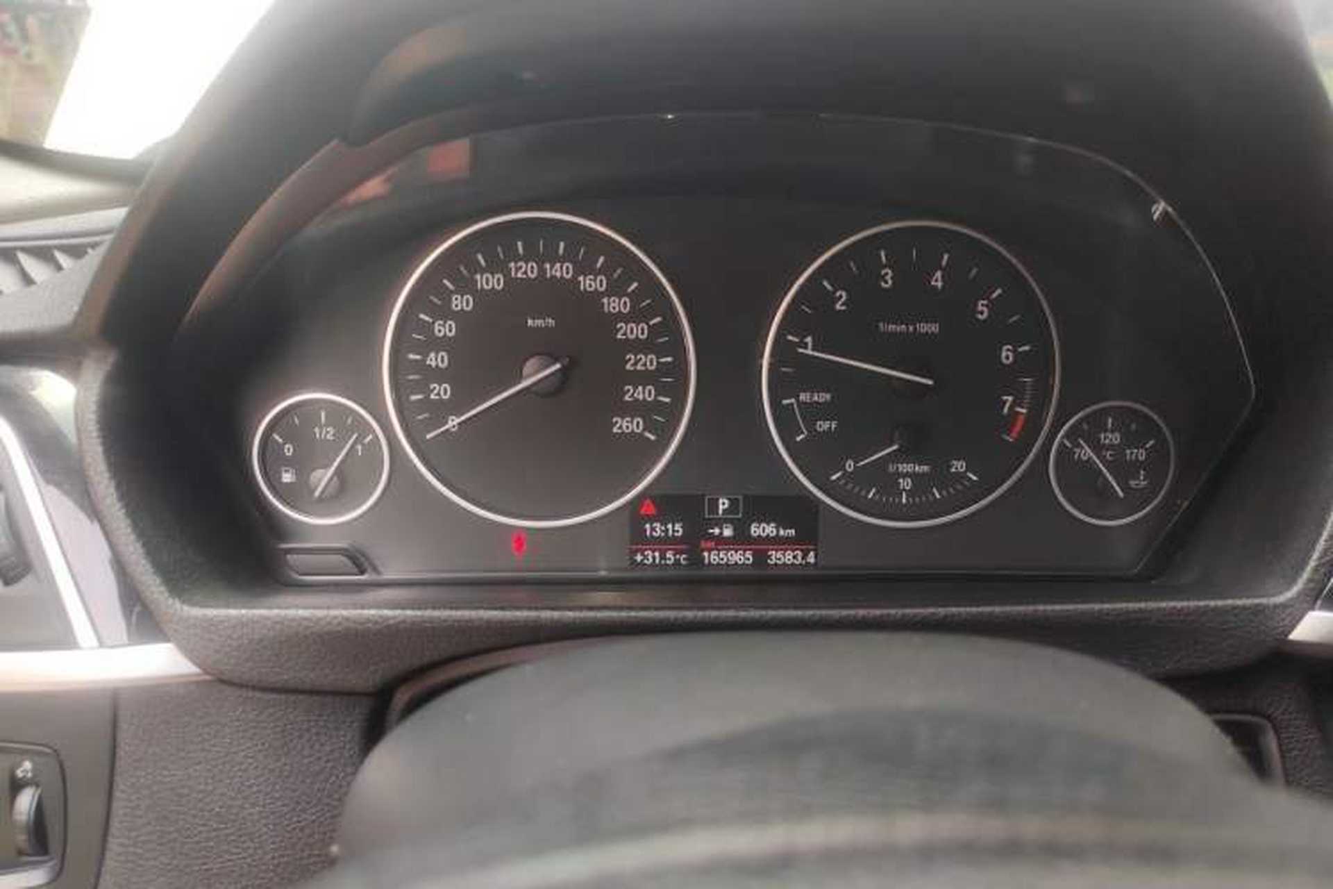 Used BMW 3 Series 2017 320Li Fashion Model Odometer Close Up