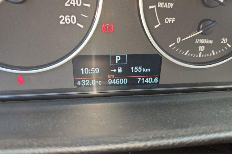 Used BMW 3 Series 2017 320Li Fashion Model Odometer Close Up