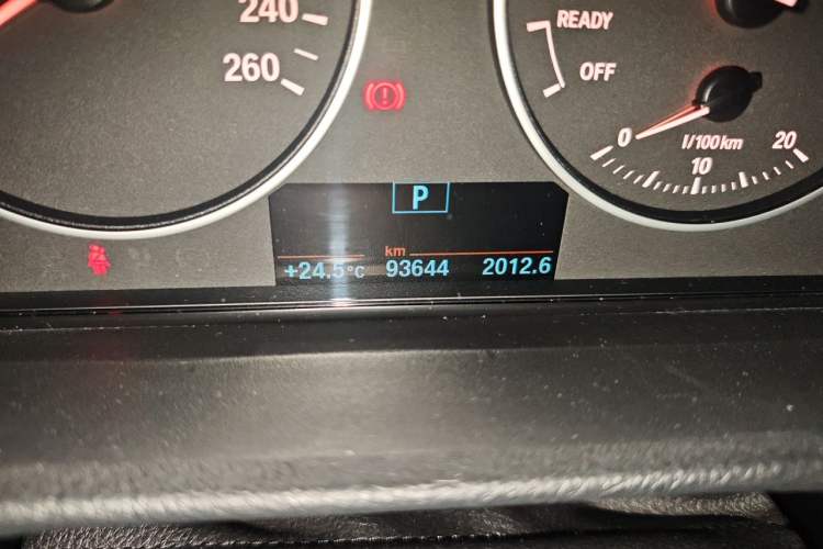Used BMW 3 Series 2017 320Li Fashion Model Odometer Close Up
