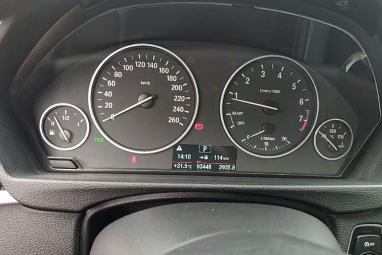 Used BMW 3 Series 2017 320Li Fashion Model Odometer Close Up