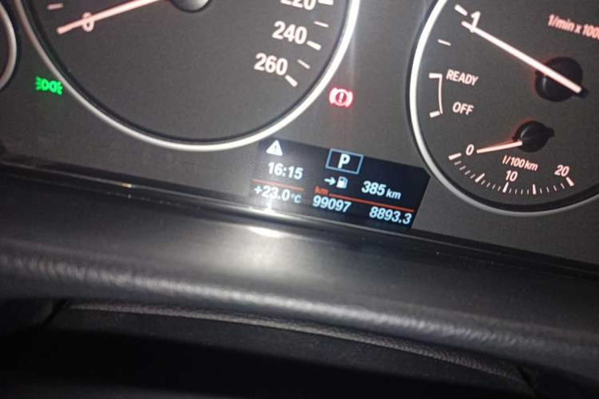 Used BMW 3 Series 2017 318i Fashion Model Odometer Close Up